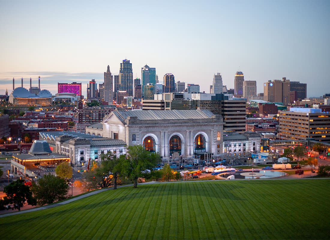 Kansas - Beautiful Kansas City, Missouri Evening Skyline